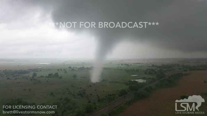 tornado filmado por un drone