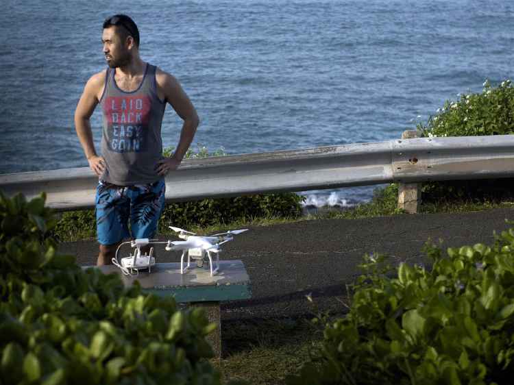 drone vuela cerca del presidente Barack Obama en Hawái